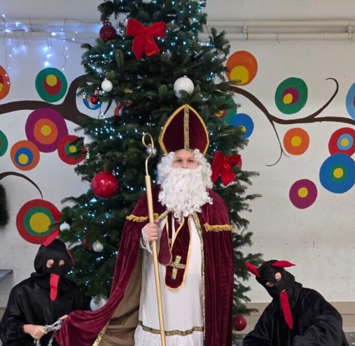 Posjet svetog Nikole i Krampusa u OŠ Vukovina