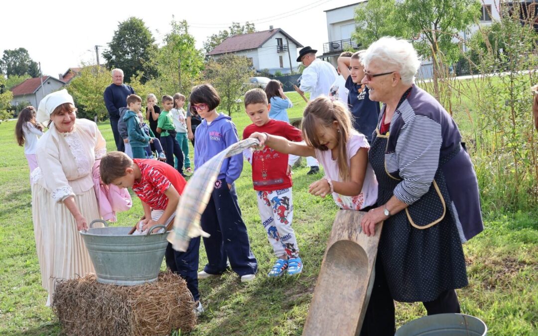 SAT NA OTVORENOM